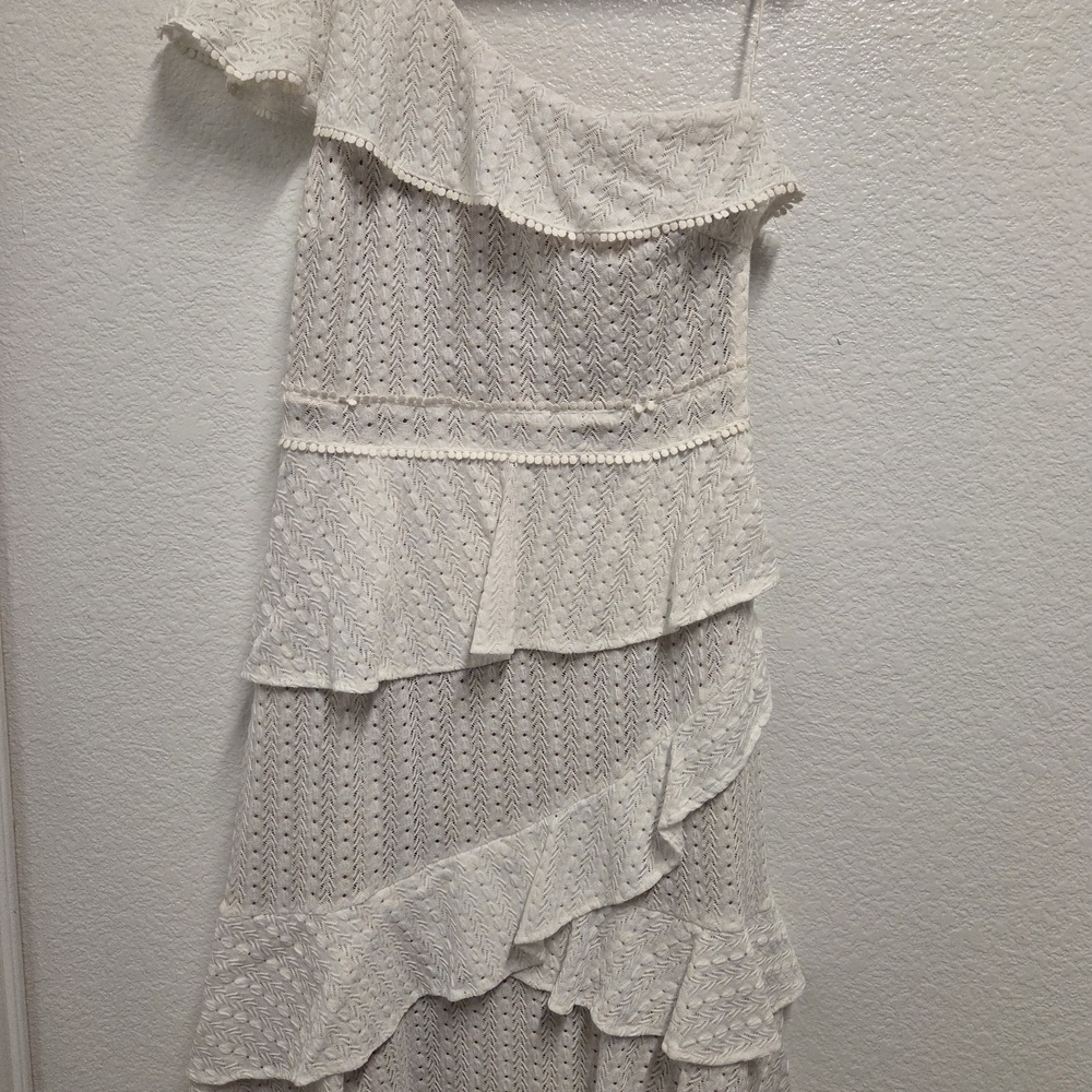 Gianni Bini Cream One-Shoulder Lace Dress